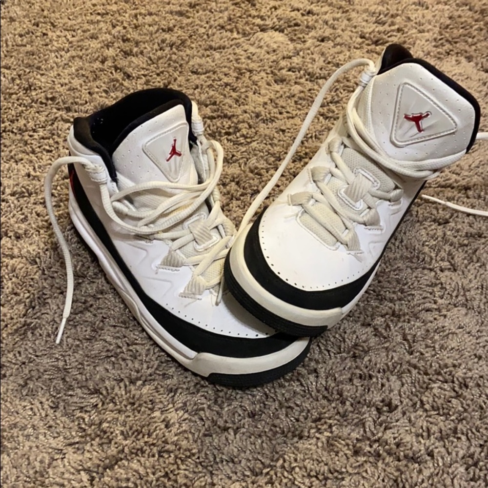 boys nike basketball shoes